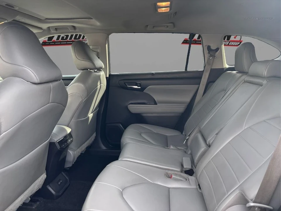 2023 Toyota Highlander - Image 10 of 12