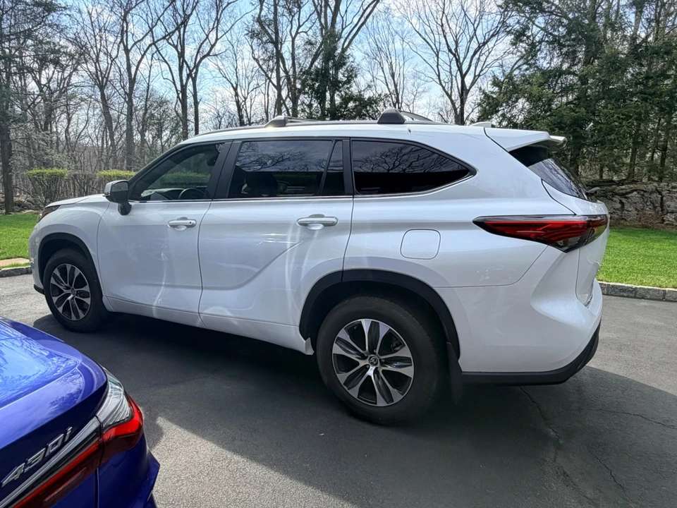 2023 Toyota Highlander - Image 7 of 13