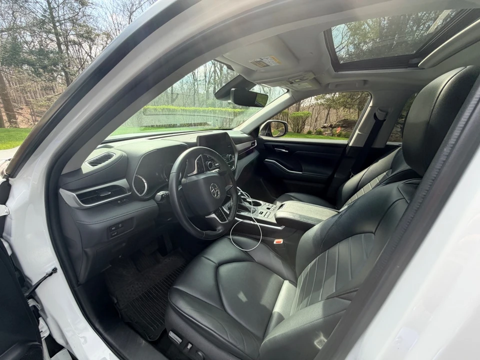 2023 Toyota Highlander - Image 8 of 13