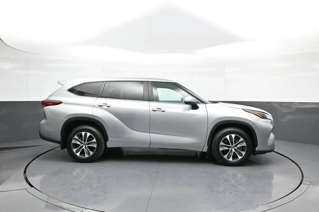 2023 Toyota Highlander - Image 5 of 12