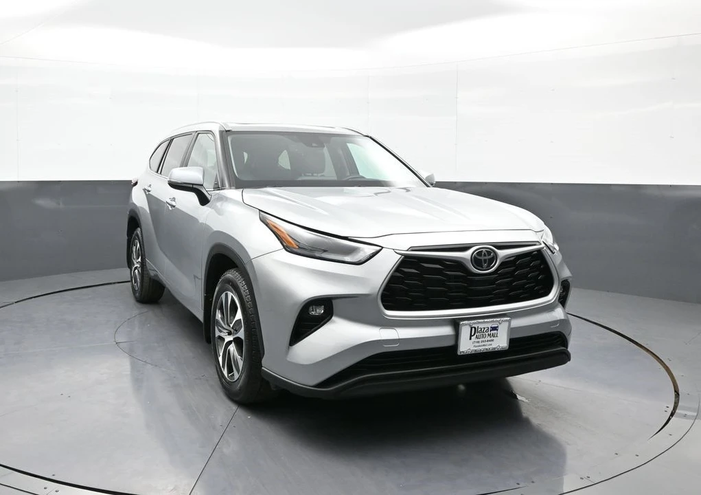 2023 Toyota Highlander - Image 3 of 12