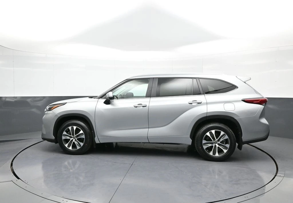2023 Toyota Highlander - Image 9 of 12