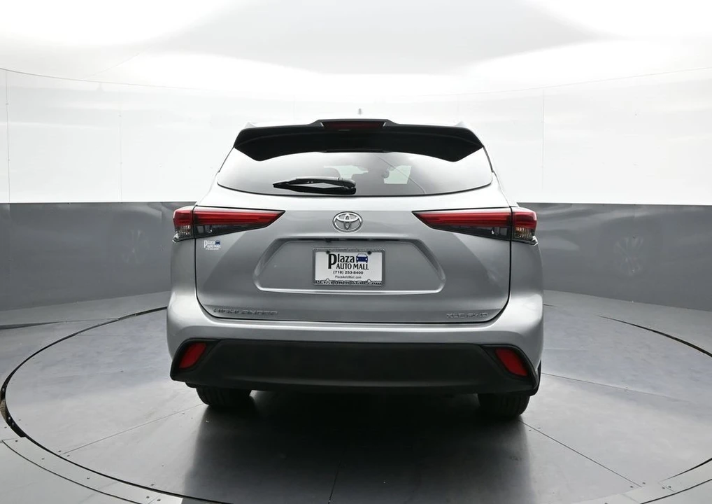 2023 Toyota Highlander - Image 7 of 12