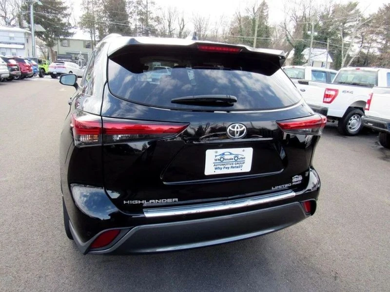 2023 Toyota Highlander - Image 7 of 12
