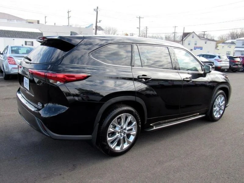 2023 Toyota Highlander - Image 11 of 12