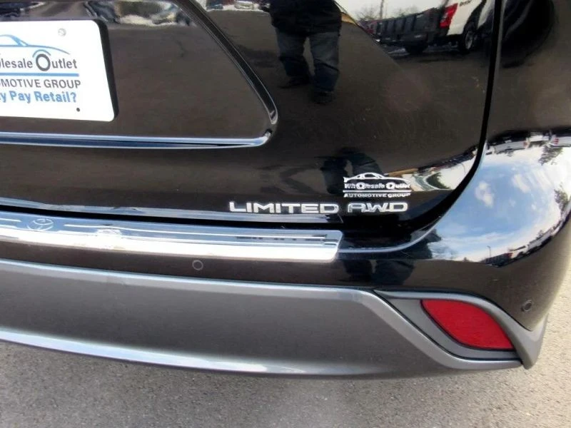 2023 Toyota Highlander - Image 10 of 12