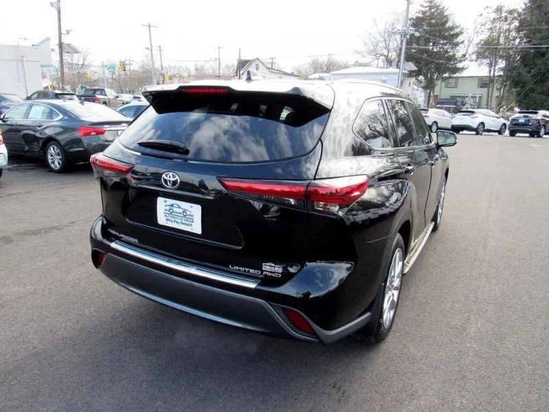 2023 Toyota Highlander - Image 9 of 12