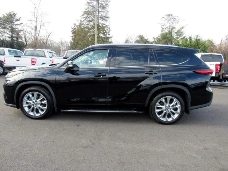 2023 Toyota Highlander - Image 4 of 12