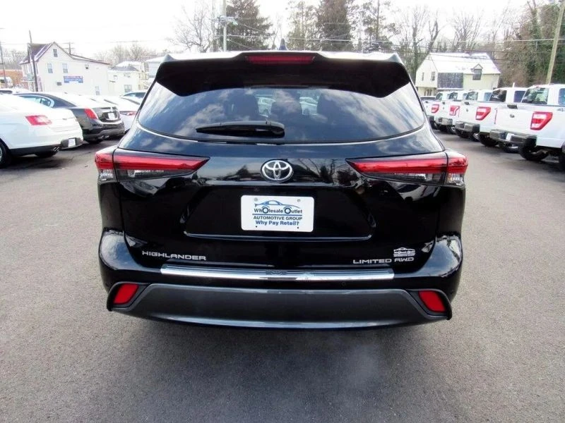 2023 Toyota Highlander - Image 8 of 12