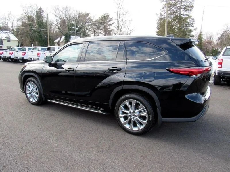 2023 Toyota Highlander - Image 5 of 12
