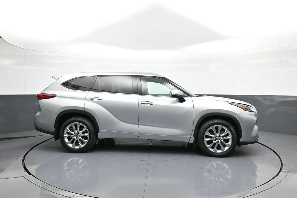 2023 Toyota Highlander - Image 5 of 12