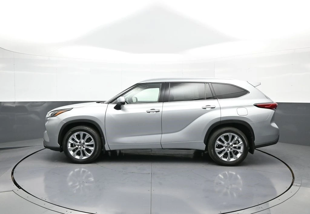 2023 Toyota Highlander - Image 9 of 12