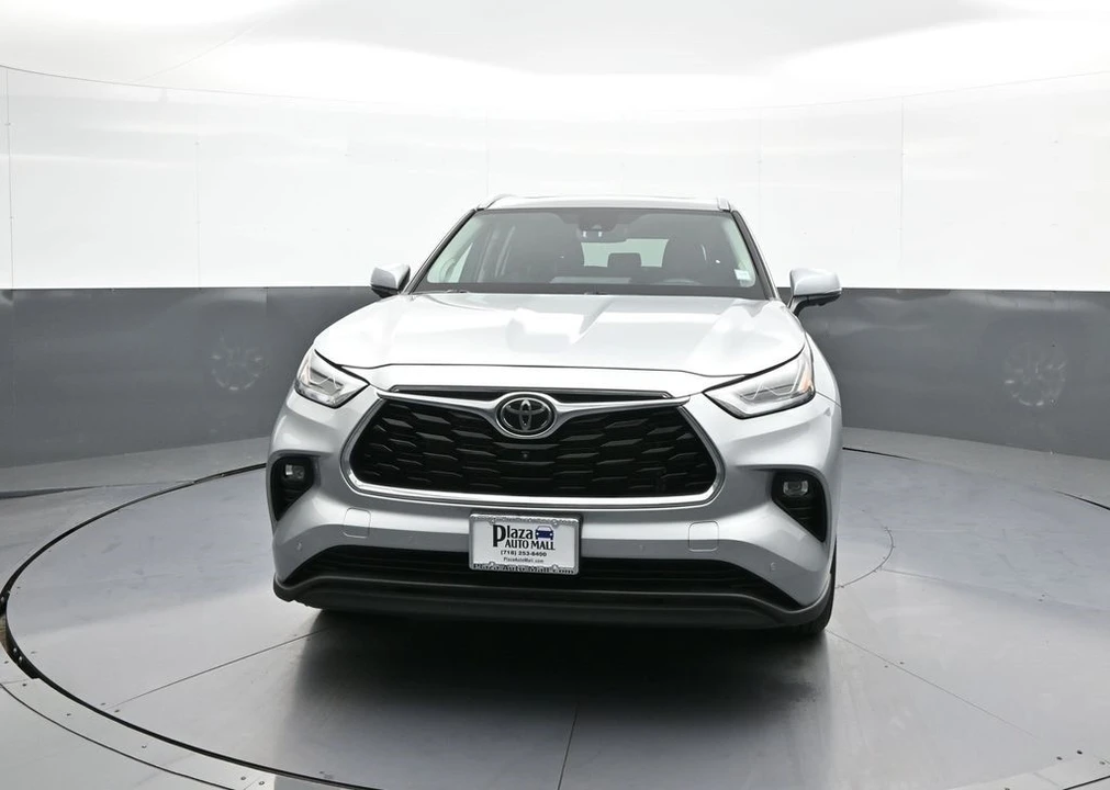 2023 Toyota Highlander - Image 2 of 12