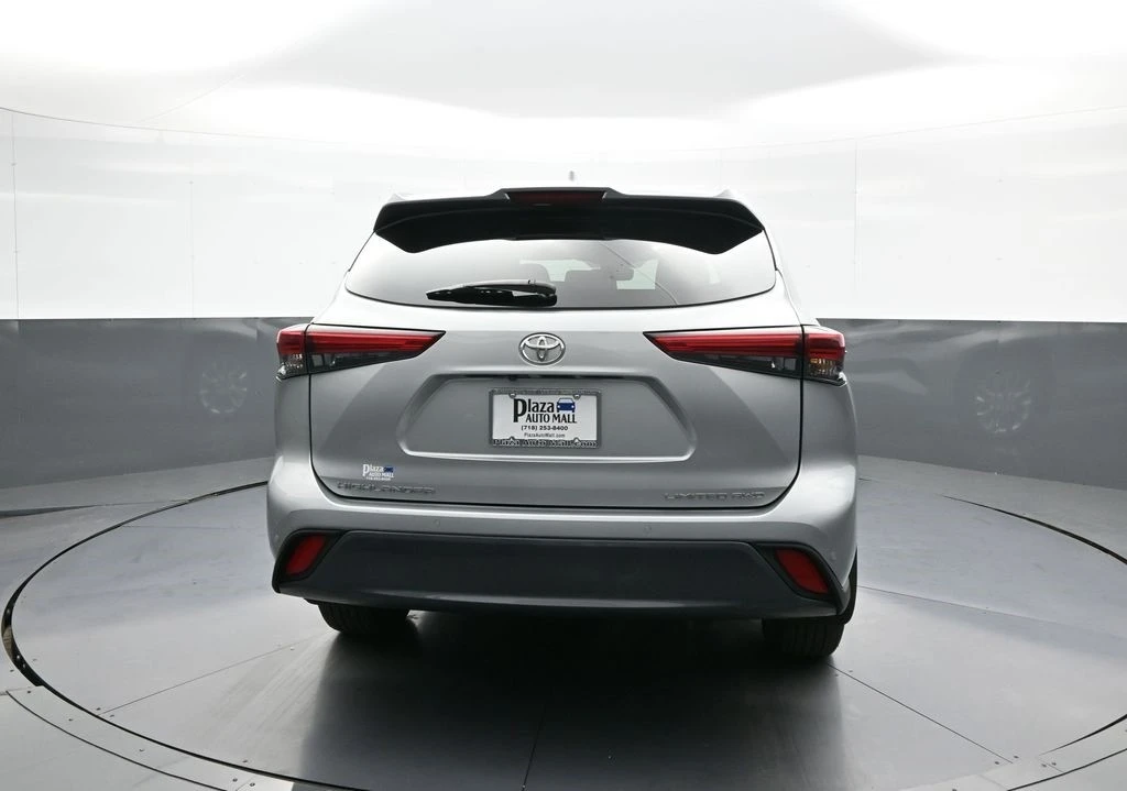 2023 Toyota Highlander - Image 7 of 12