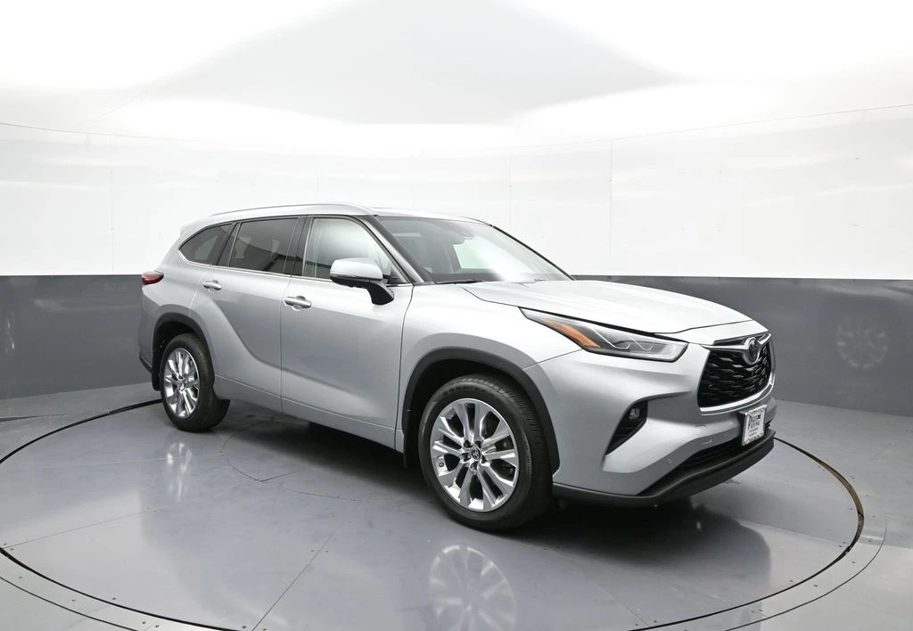2023 Toyota Highlander - Image 4 of 12