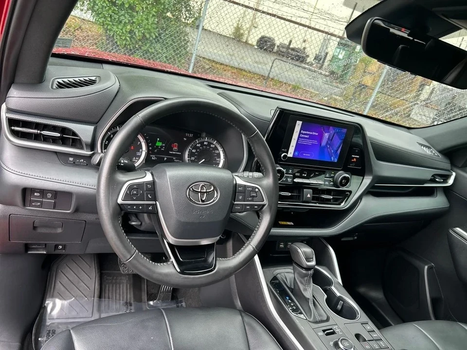 2023 Toyota Highlander - Image 10 of 12