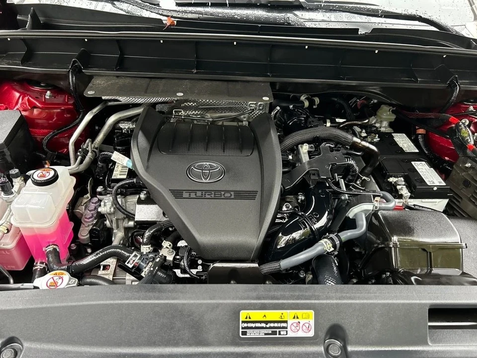 2023 Toyota Highlander - Image 8 of 12
