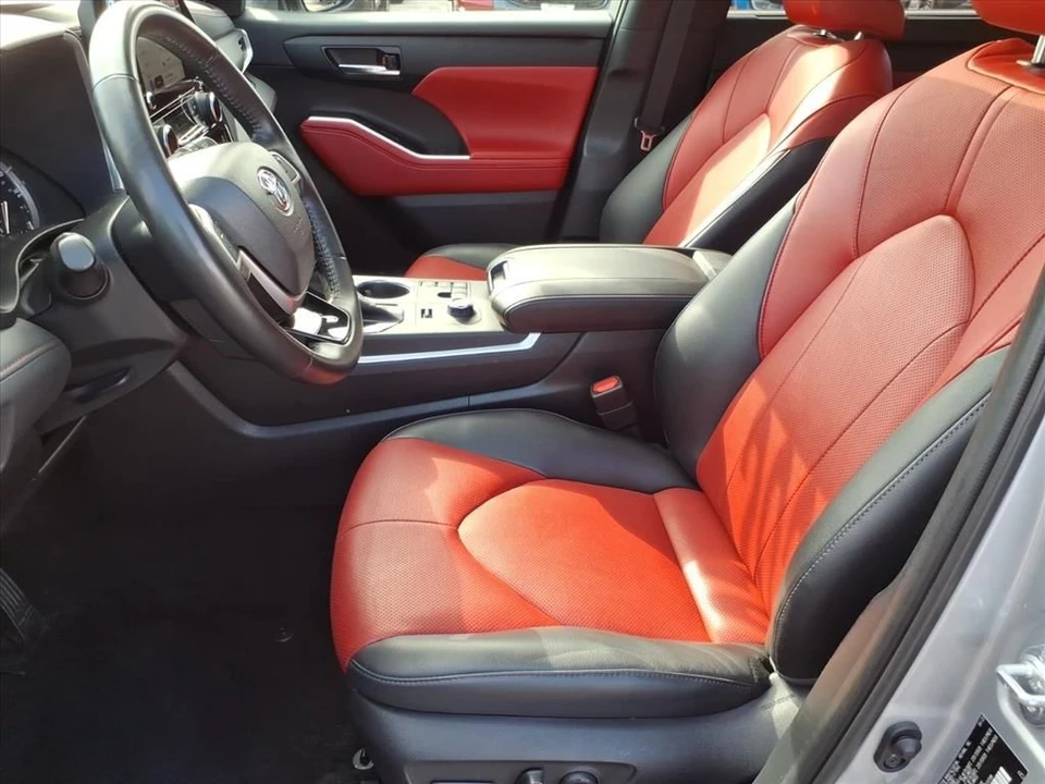 2023 Toyota Highlander - Image 9 of 12