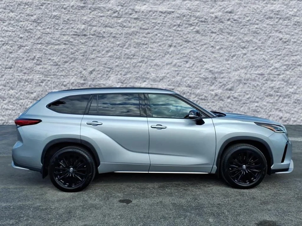 2023 Toyota Highlander - Image 2 of 12