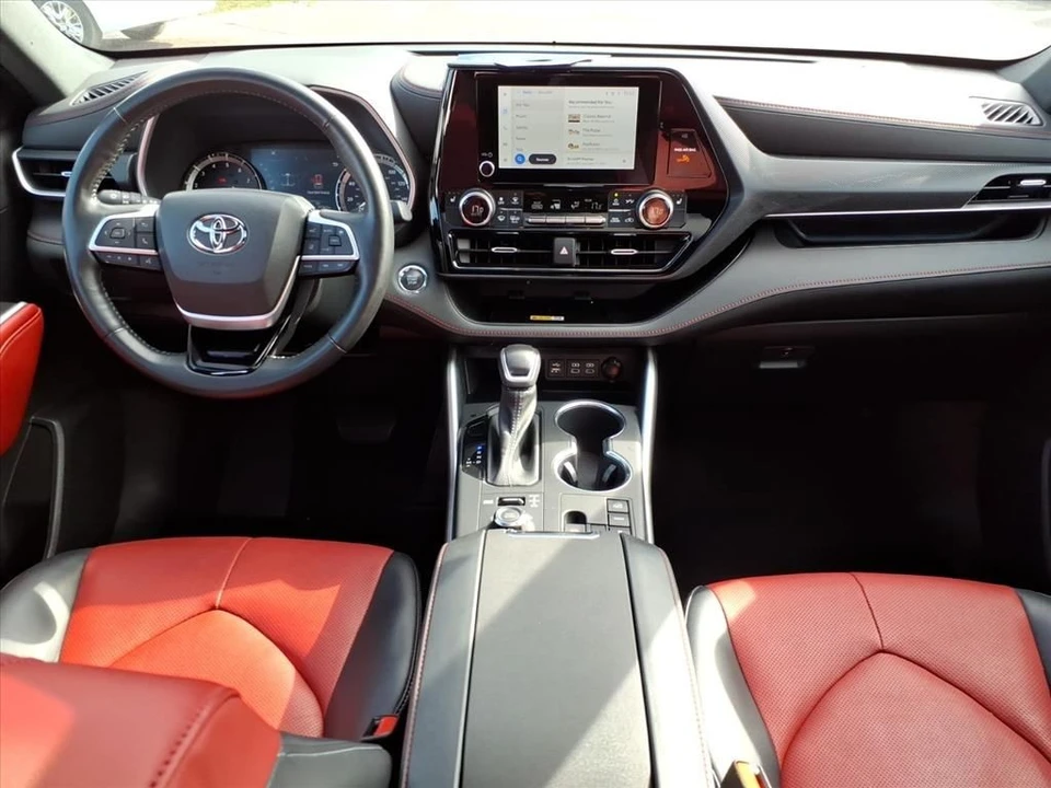 2023 Toyota Highlander - Image 7 of 12