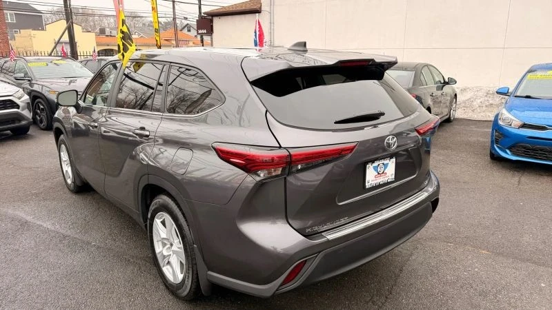 2023 Toyota Highlander - Image 5 of 12
