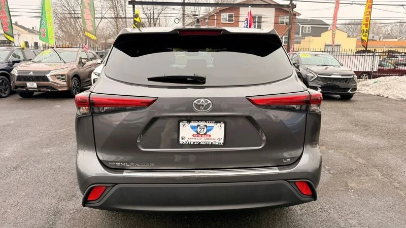 2023 Toyota Highlander - Image 6 of 12