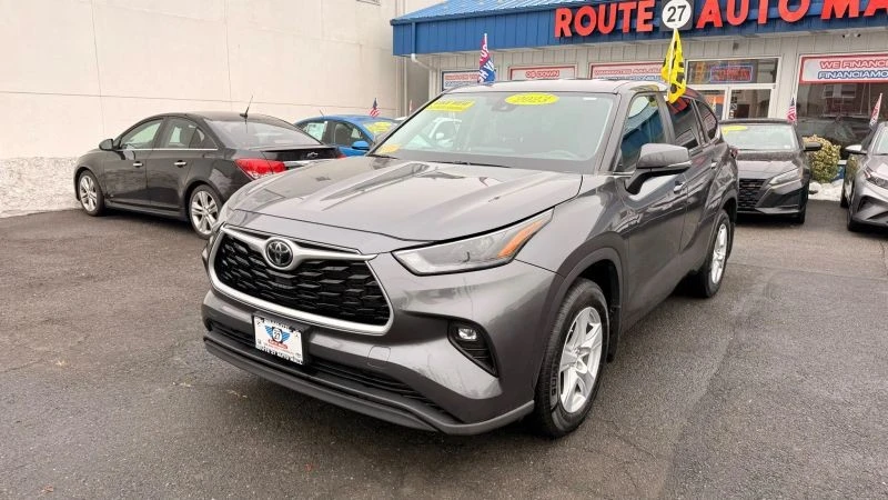 2023 Toyota Highlander - Image 4 of 12