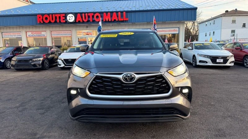 2023 Toyota Highlander - Image 3 of 12