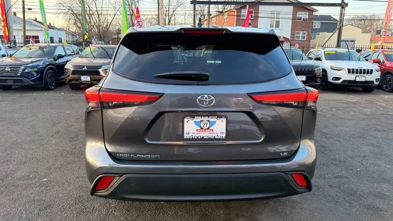 2023 Toyota Highlander - Image 6 of 12