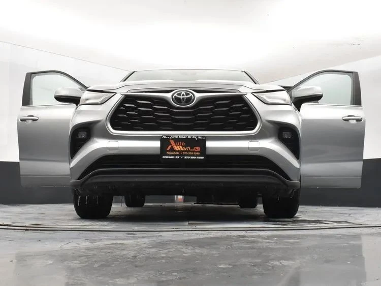 2023 Toyota Highlander - Image 11 of 12