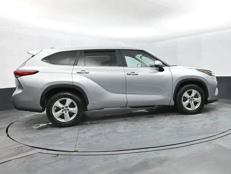 2023 Toyota Highlander - Image 4 of 12