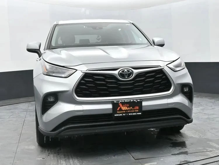 2023 Toyota Highlander - Image 3 of 12