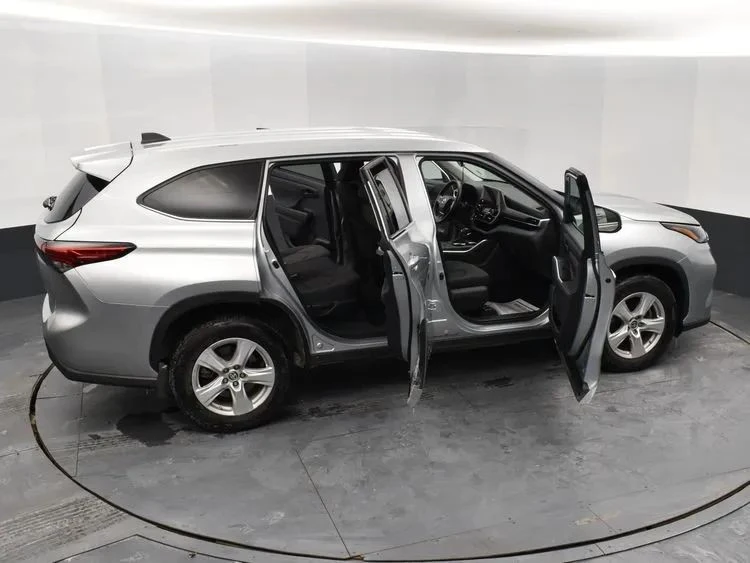 2023 Toyota Highlander - Image 6 of 12