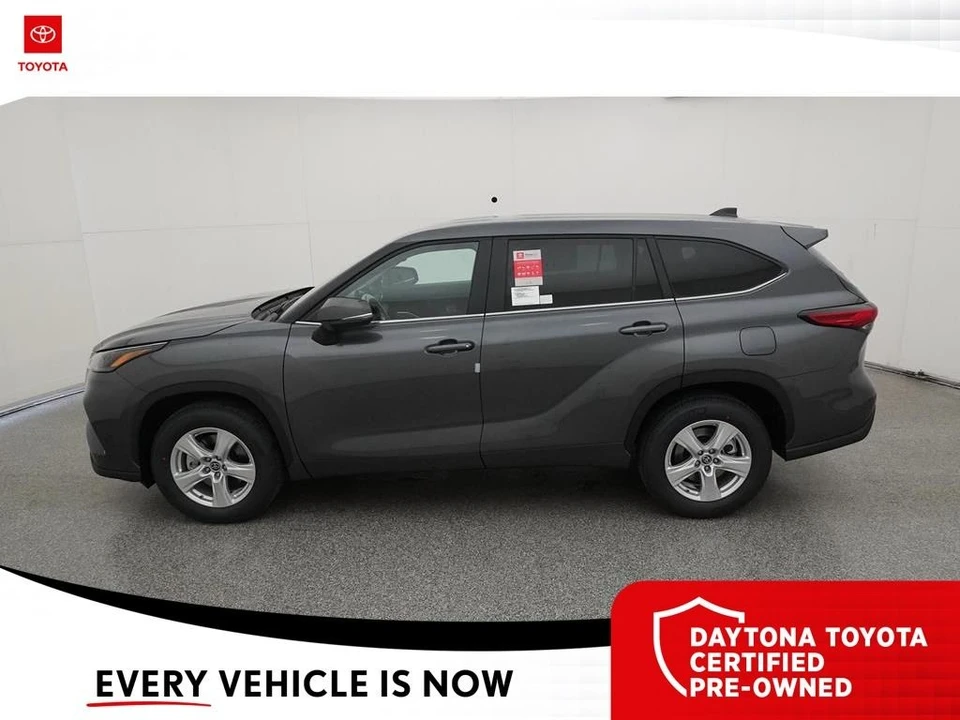 2023 Toyota Highlander - Image 3 of 12