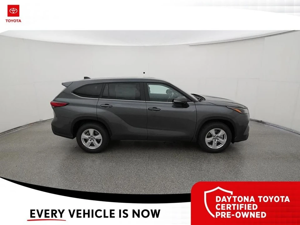 2023 Toyota Highlander - Image 11 of 12