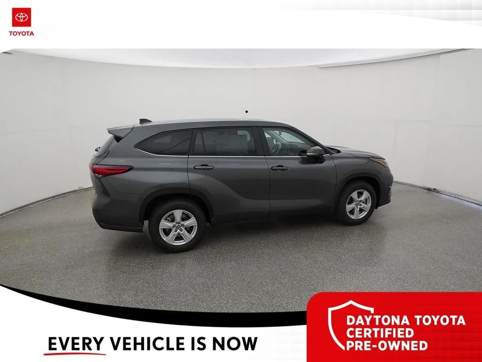 2023 Toyota Highlander - Image 10 of 12