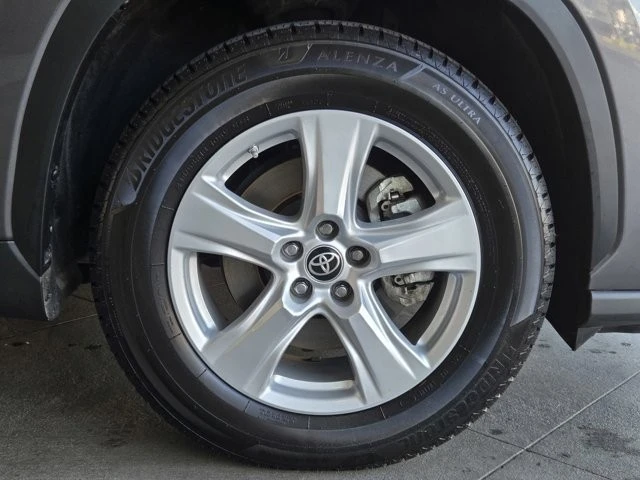 2023 Toyota Highlander - Image 5 of 12