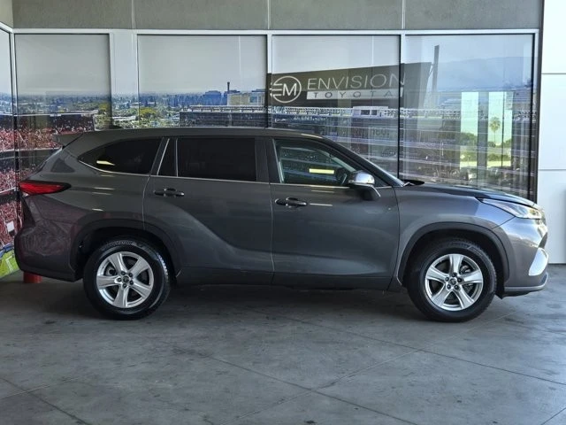 2023 Toyota Highlander - Image 4 of 12