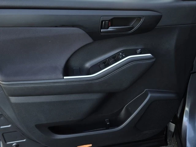 2023 Toyota Highlander - Image 9 of 12
