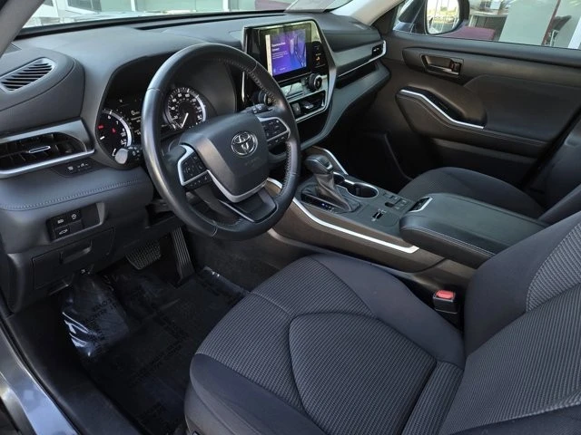 2023 Toyota Highlander - Image 8 of 12