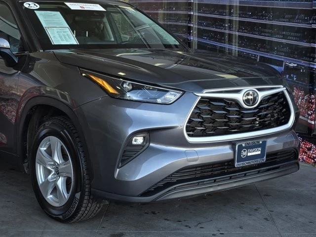 2023 Toyota Highlander - Image 2 of 12