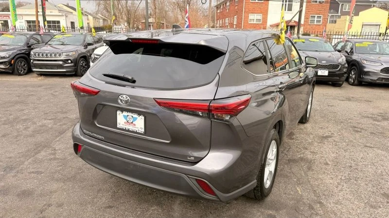 2023 Toyota Highlander - Image 7 of 12