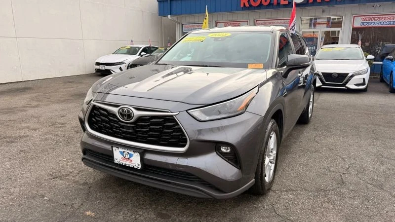 2023 Toyota Highlander - Image 4 of 12