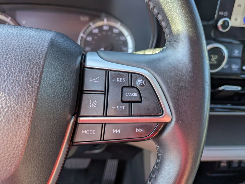2023 Toyota Highlander - Image 16 of 21