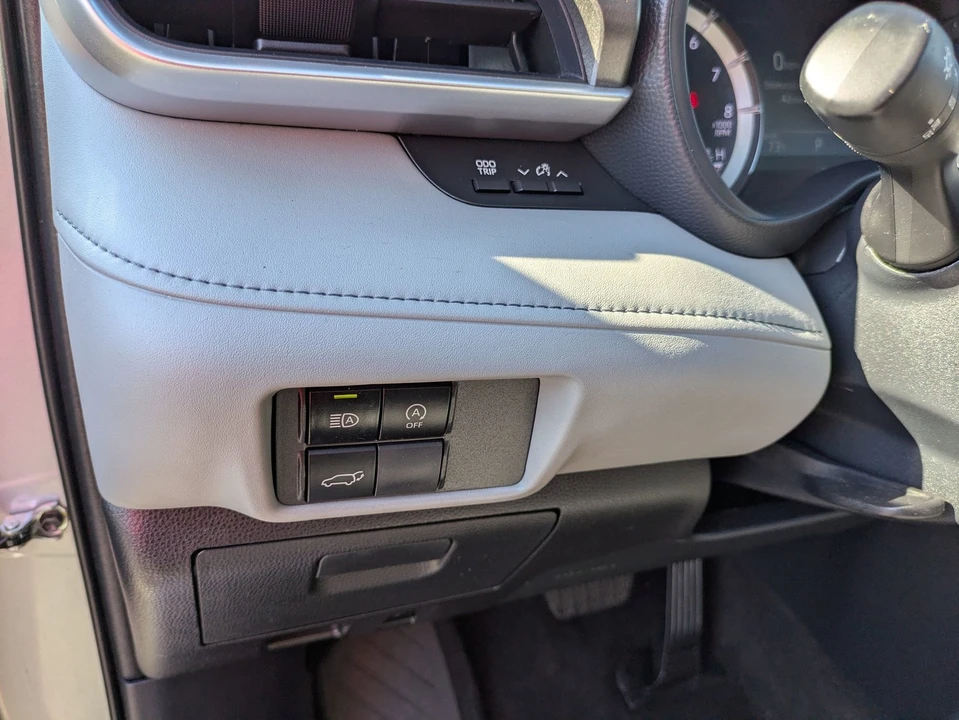 2023 Toyota Highlander - Image 16 of 21