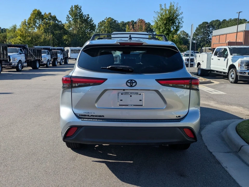 2023 Toyota Highlander - Image 5 of 12