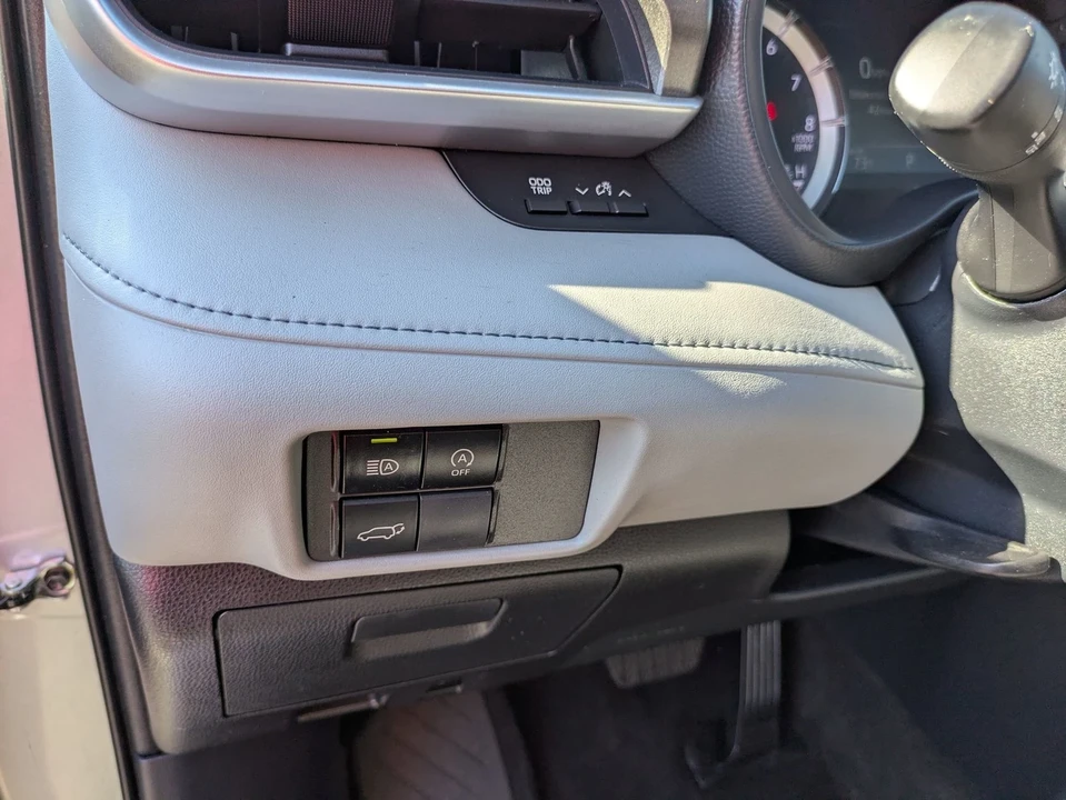 2023 Toyota Highlander - Image 17 of 21
