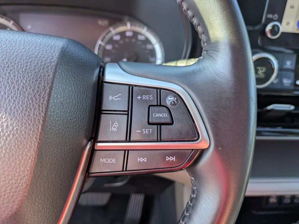 2023 Toyota Highlander - Image 19 of 21