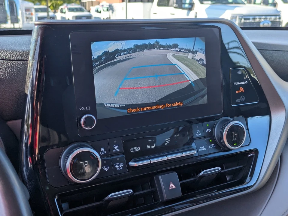 2023 Toyota Highlander - Image 19 of 21
