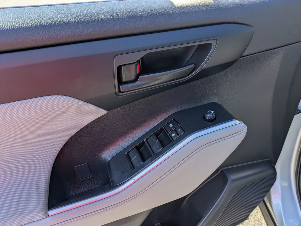2023 Toyota Highlander - Image 16 of 21